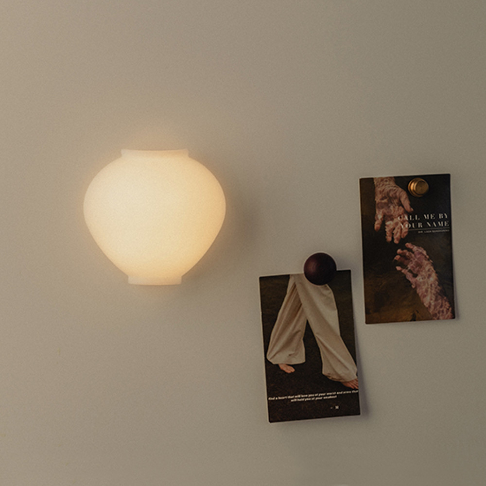라디룸 (런칭 20% 쿠폰 할인)Moon Pot-mini(달항아리 미니) Wall Lamp[포터블 마그넷 조명] - 위시버킷