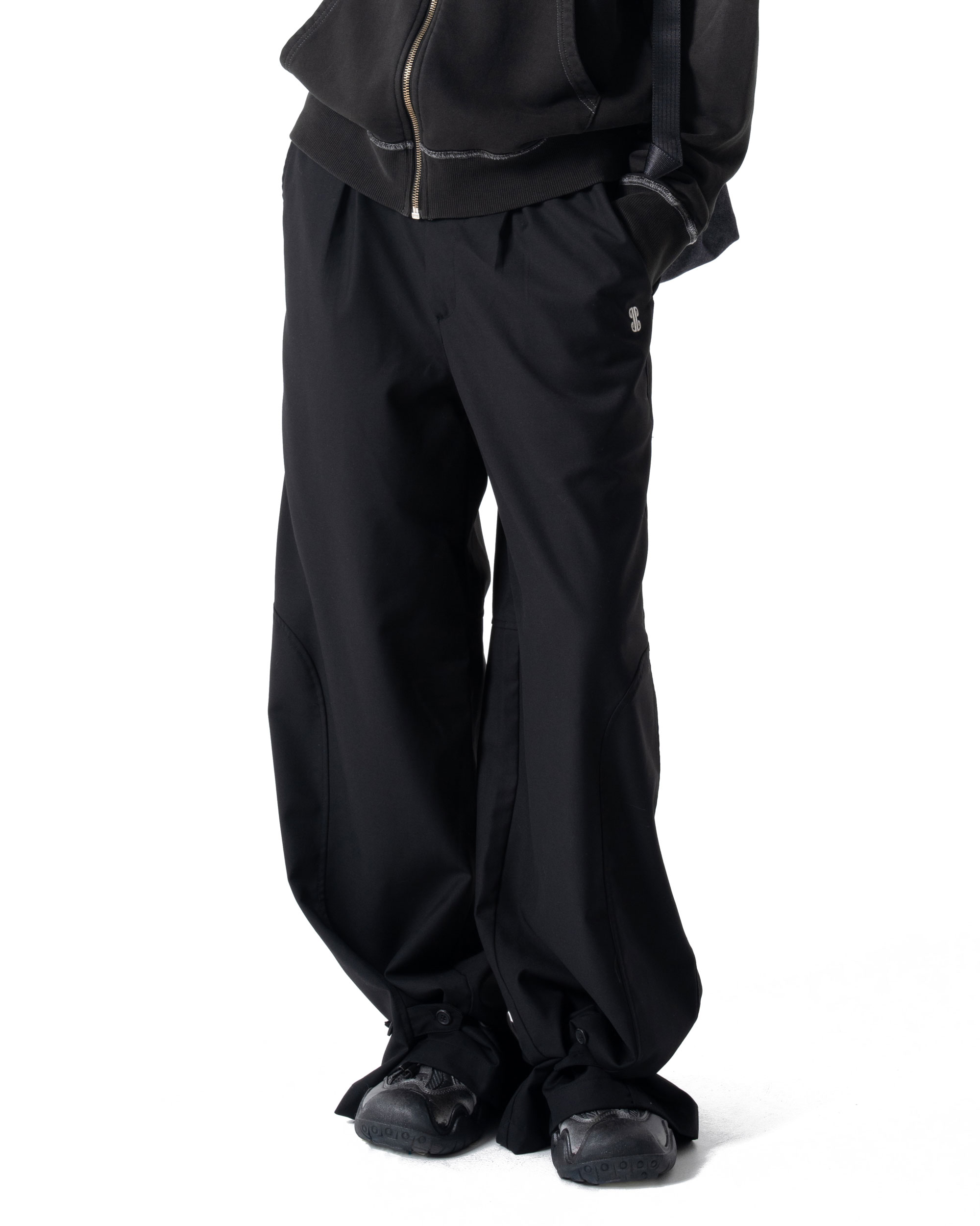 이우가마카라스 Hem Button Trousers (Black) - 위시버킷