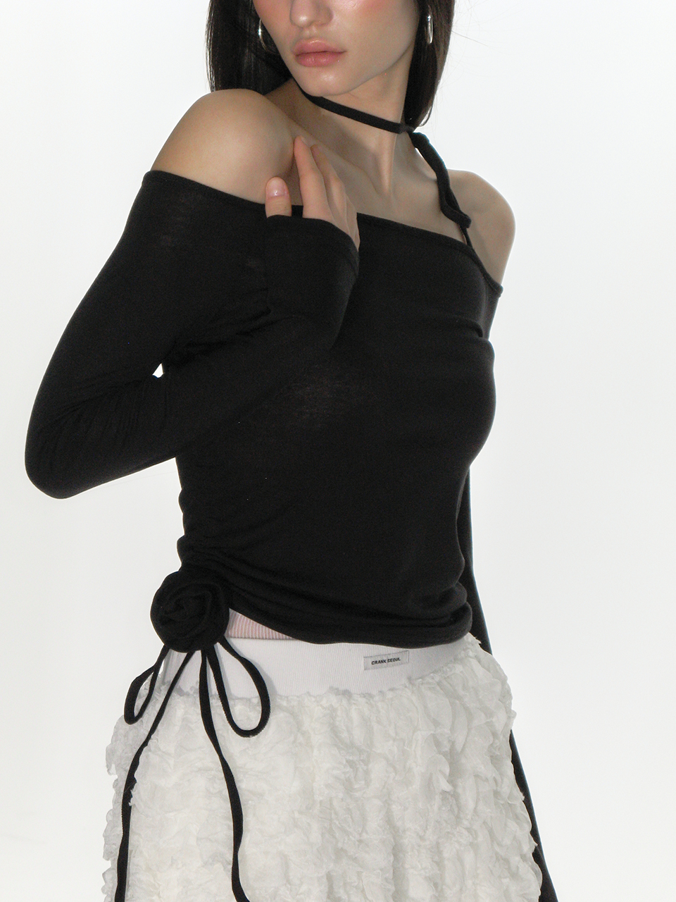 크랭크 ROSE STRING OFF SHOULDER TOP_BLACK - 위시버킷