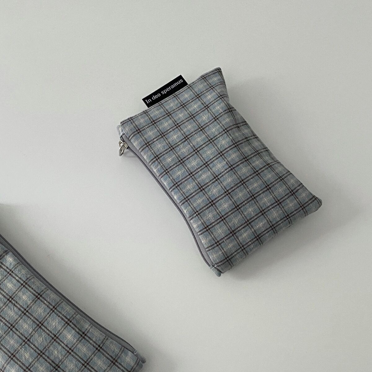 인데오스페라무스 블루그레이 체크 파우치 (Blue gray check pouch) - 위시버킷