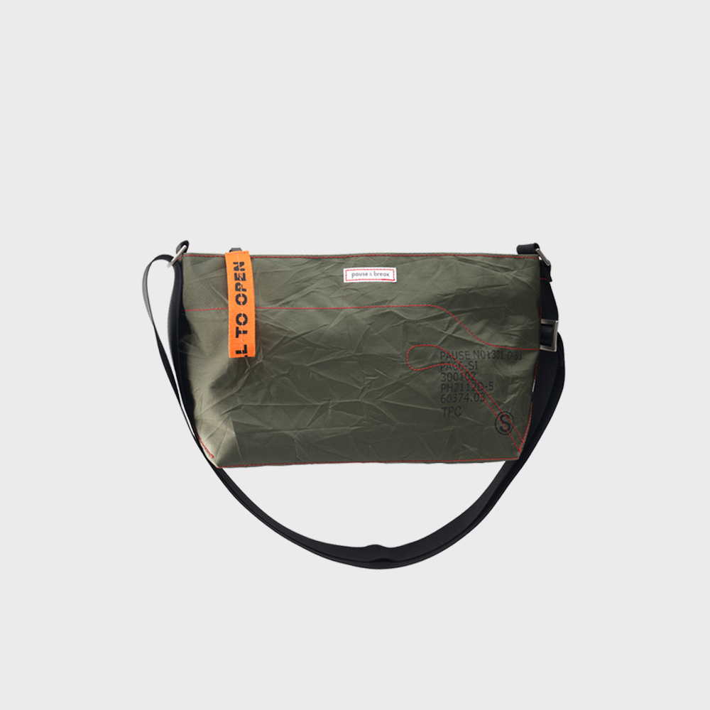파우즈브레이크 [ORIGINAL] Messenger Bag (Khaki) 위시버킷