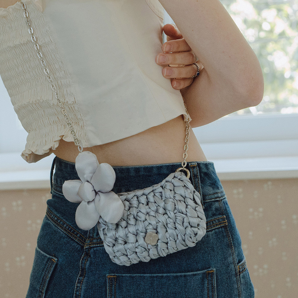 ●HEEARI●LAV SATIN KNIT MINI BAGミニバッグ ニット 可愛い 히어리 Lav Satin Knit Mini Bag 라브 사틴 니트 미니백_실버