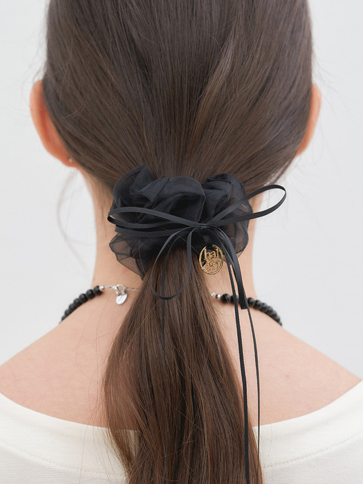 할렌 long ribbon mesh logo pendant scrunchie (H015_black) - 위시버킷