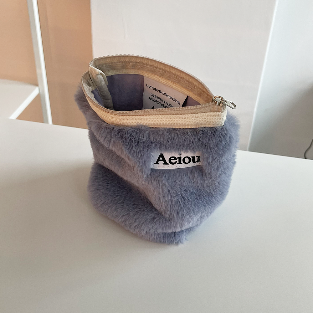 아에이오우 Aeiou Basic Pouch (M size) Whale Fur - 위시버킷
