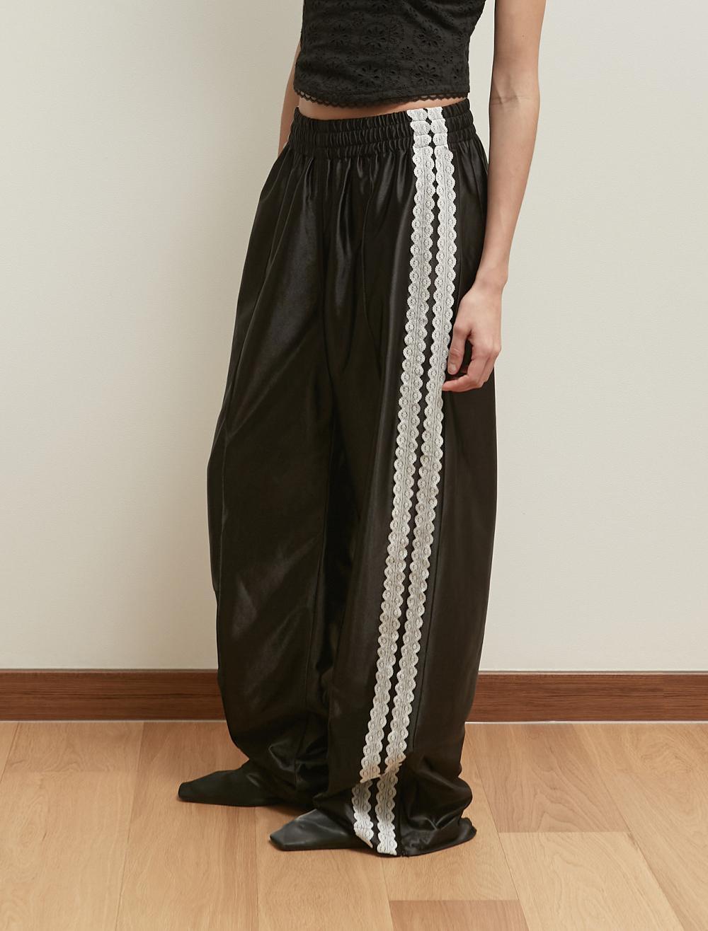 ★IVE ユジン着用★ SALTYPEBBLE GLOSSY LACE TRACK PANTS ☆IVE ユジン着用☆ SALTYPEBBLE GLOSSY LACE TRACK PANTS