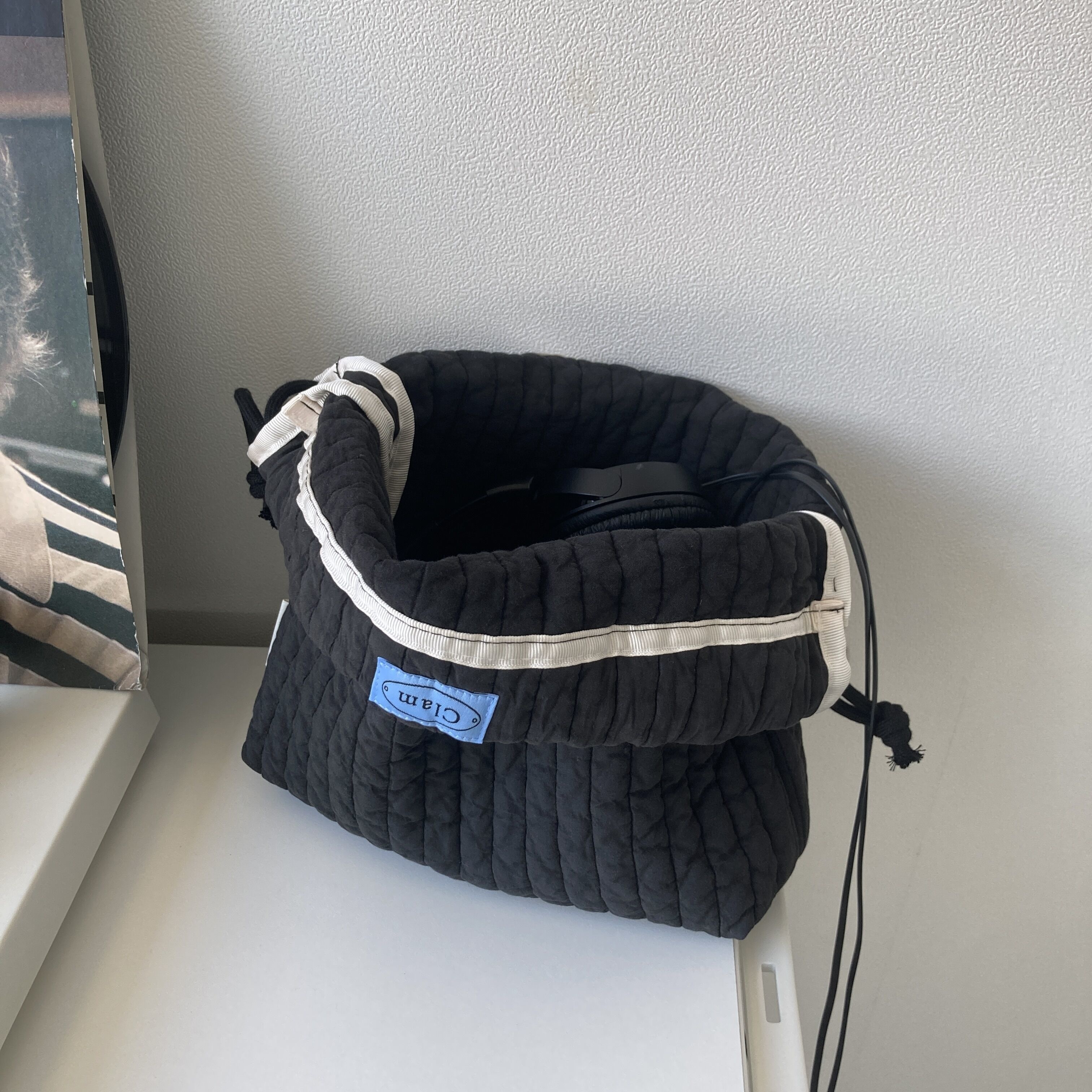 클램 Clam string pouch _ Soft black - 위시버킷
