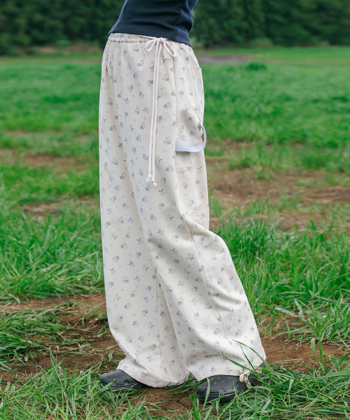 パンツ OHESHIO FLORAL CARPENTER PANTS, CREAM 오헤시오 FLORAL CARPENTER PANTS, CREAM - 위시버킷