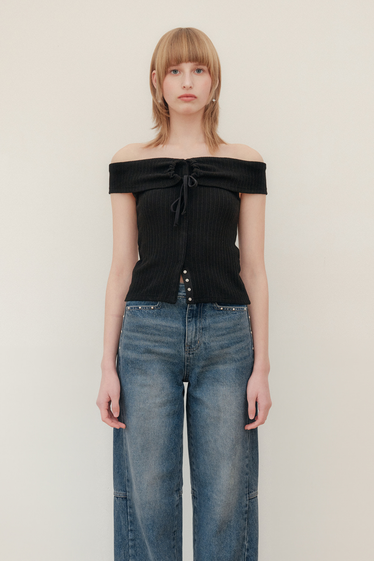 유즈 STRING OFF SHOULDER TOP - BLACK - 위시버킷