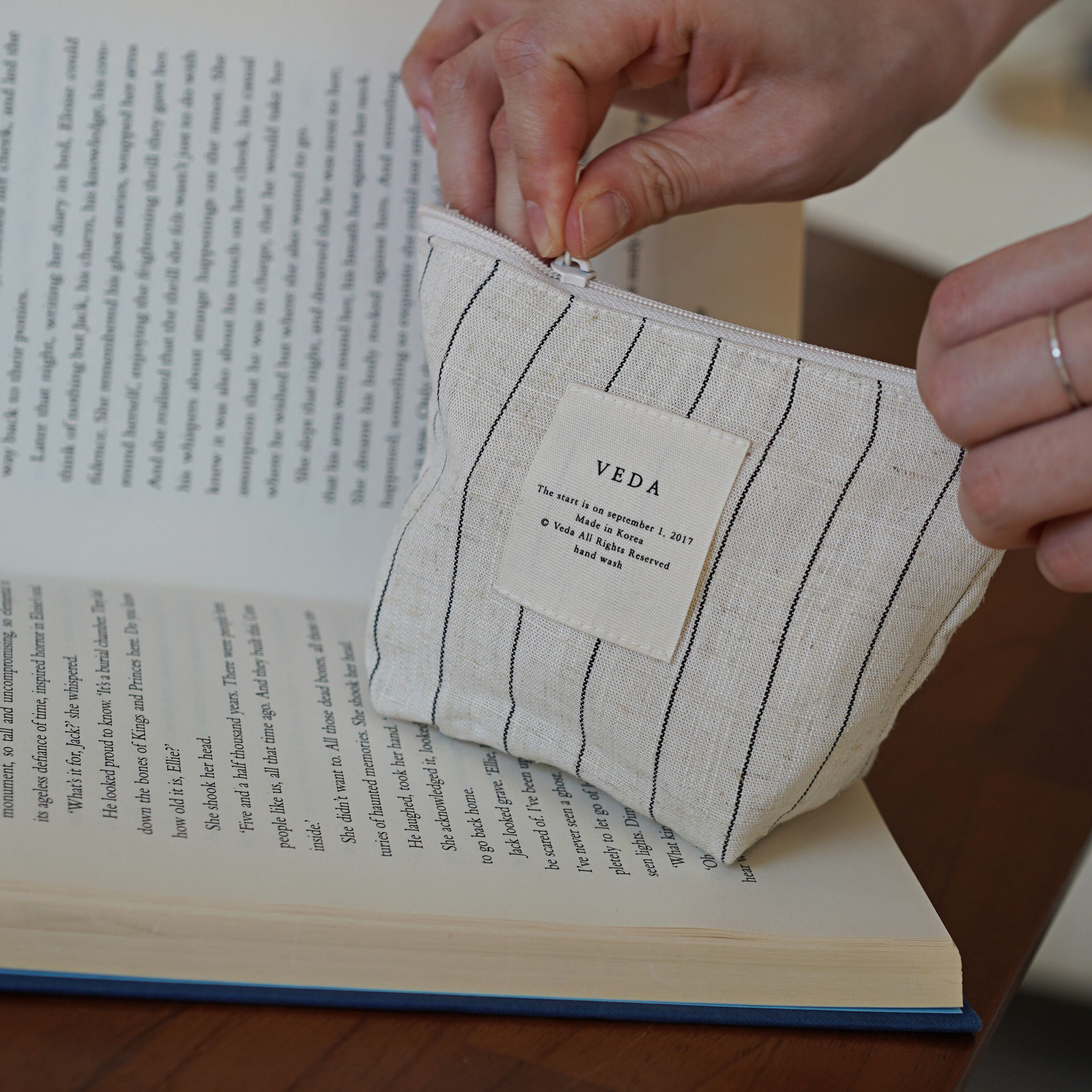 베다 VEDA Note Pouch_Long [Ivory] - 위시버킷