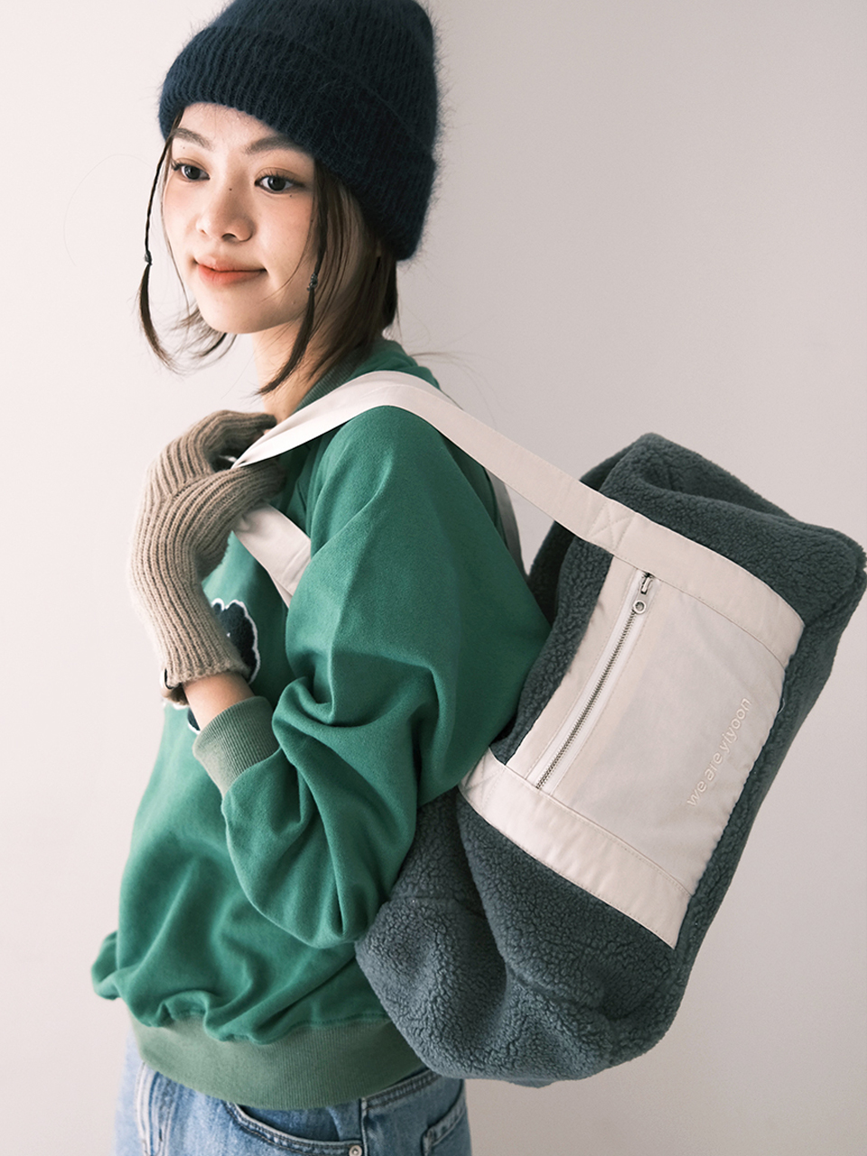 위아이윤 Shearing duffle bag (green) - 위시버킷