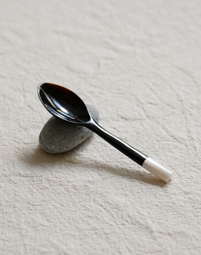 엔알세라믹스 Horn Two-tone Dessert Spoon · Black - 위시버킷