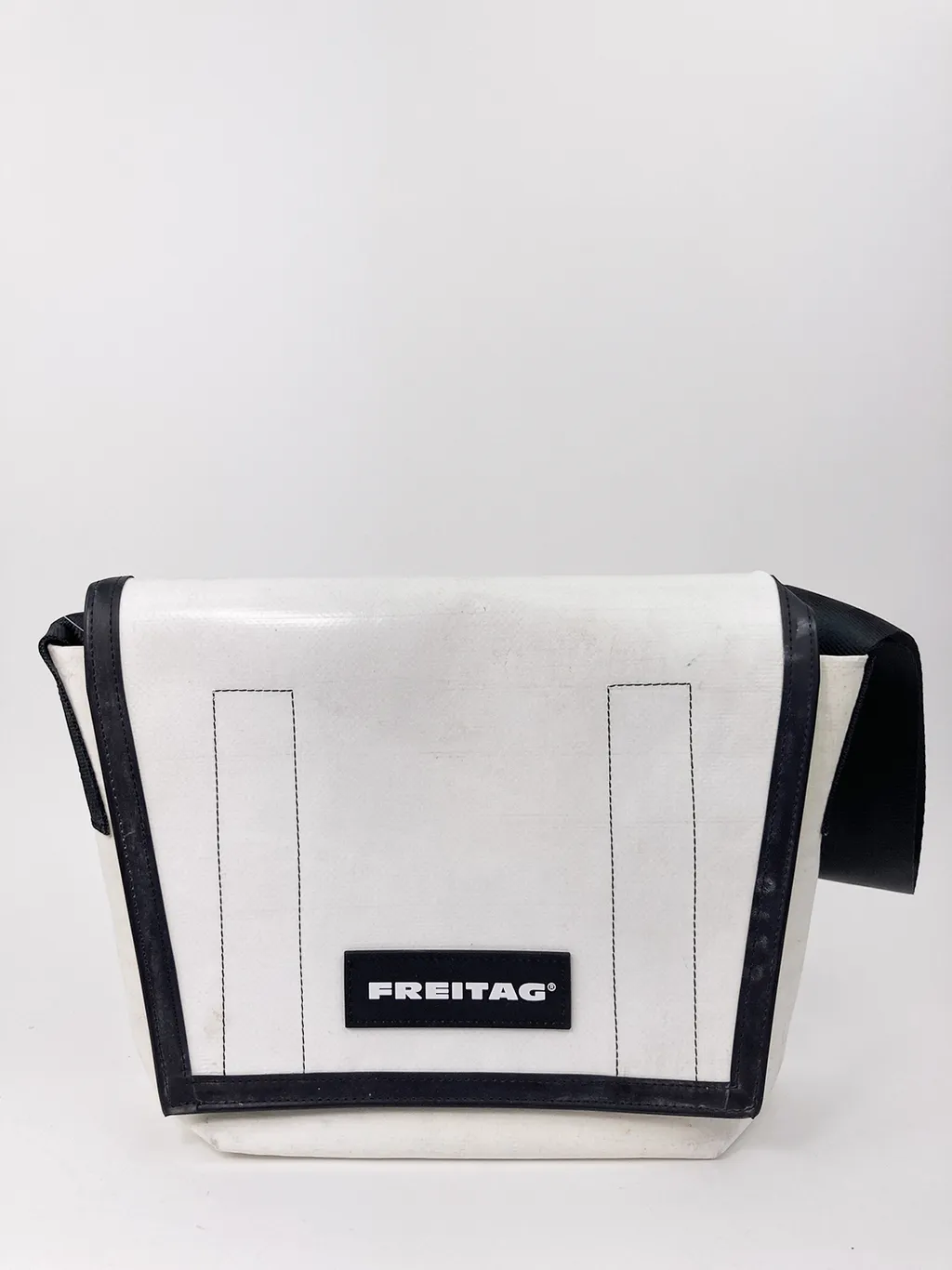 FREITAG F11 LASSIE オールクリームホワイト 【公式通販】