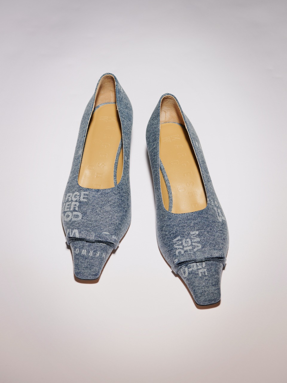 마지셔우드 POINTED KITTEN HEELS (RIBBON)_denim 위시버킷