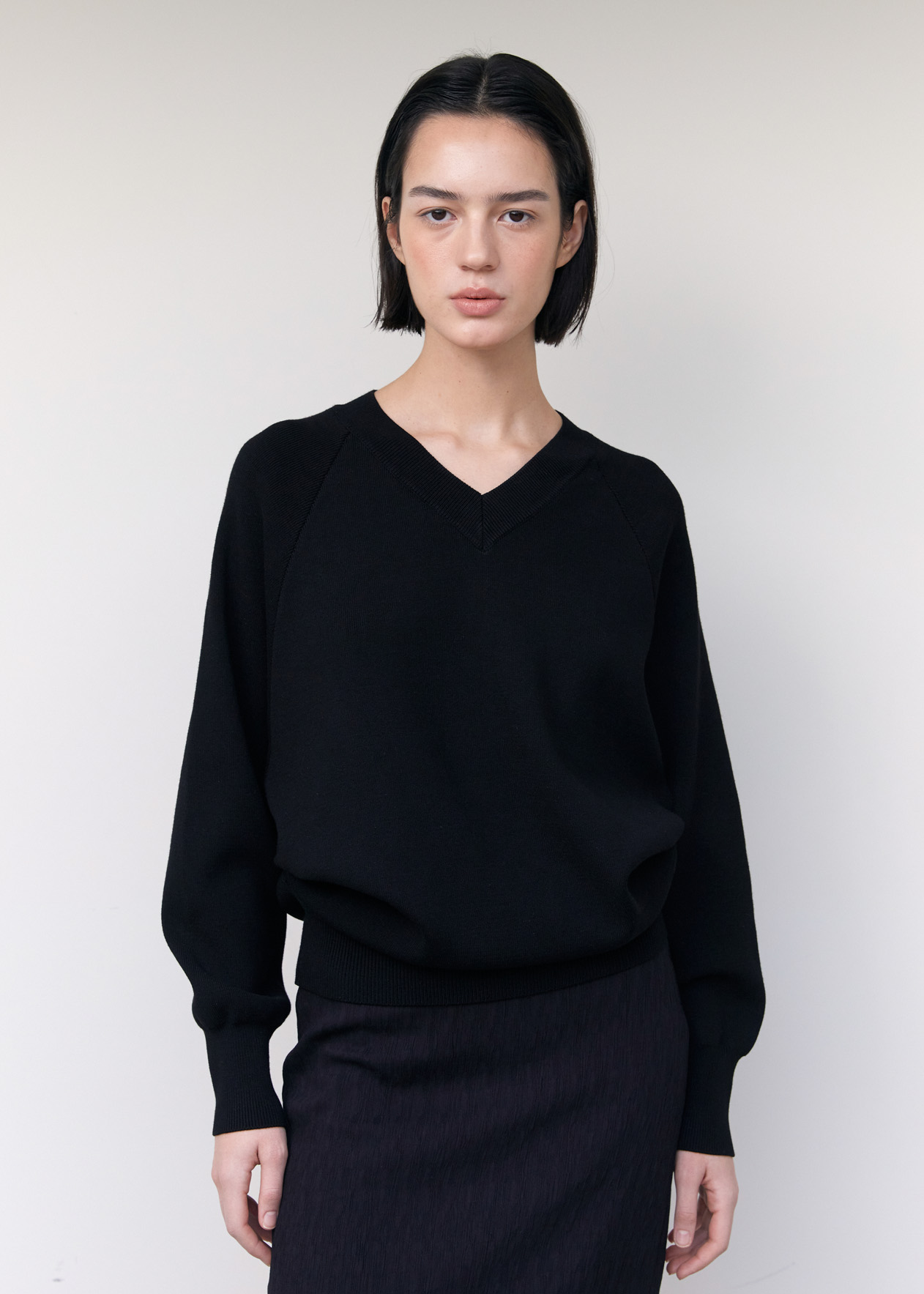 Objthess 2 4 Lo V Neck Knit Black